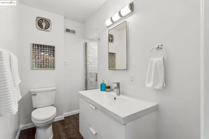 6 Ascot Lane, Oakland, California 94611