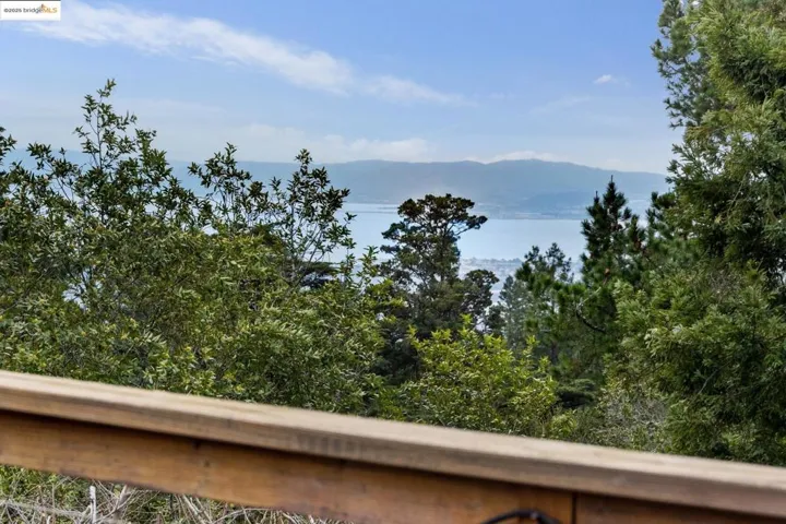 6 Ascot Lane, Oakland, California 94611
