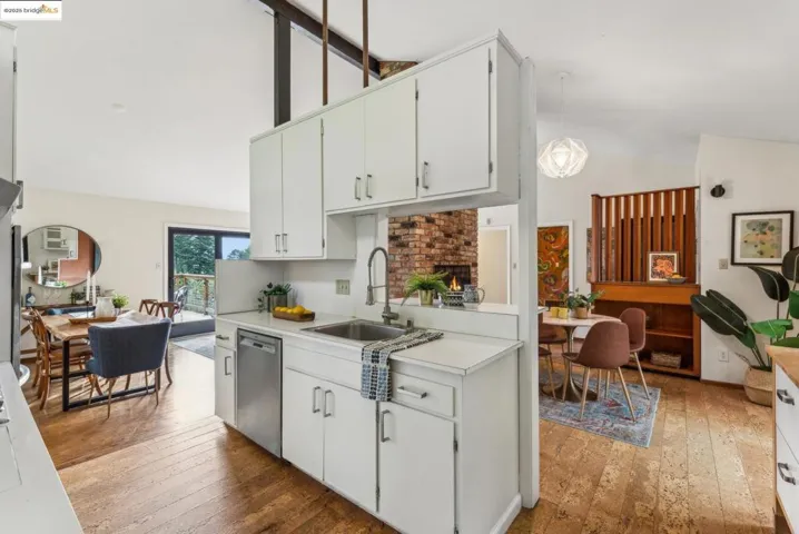 6 Ascot Lane, Oakland, California 94611