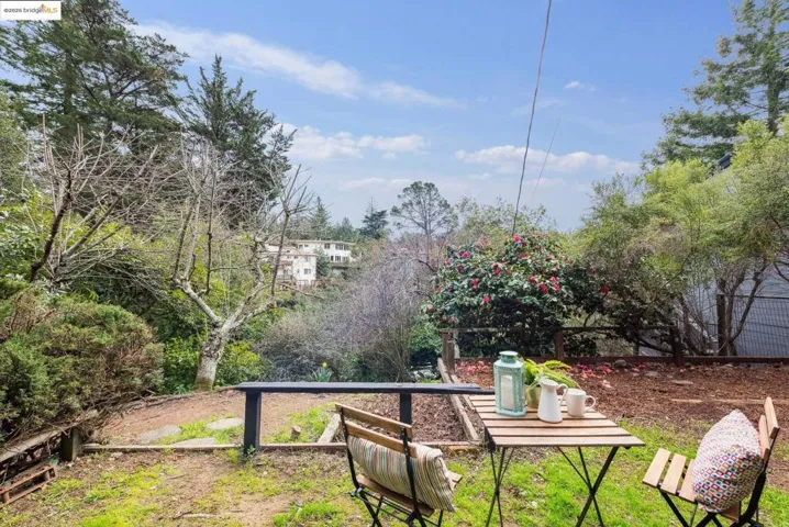 6 Ascot Lane, Oakland, California 94611