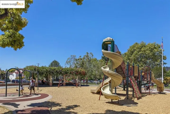 1552 Sonoma Ave, Albany, California 94706