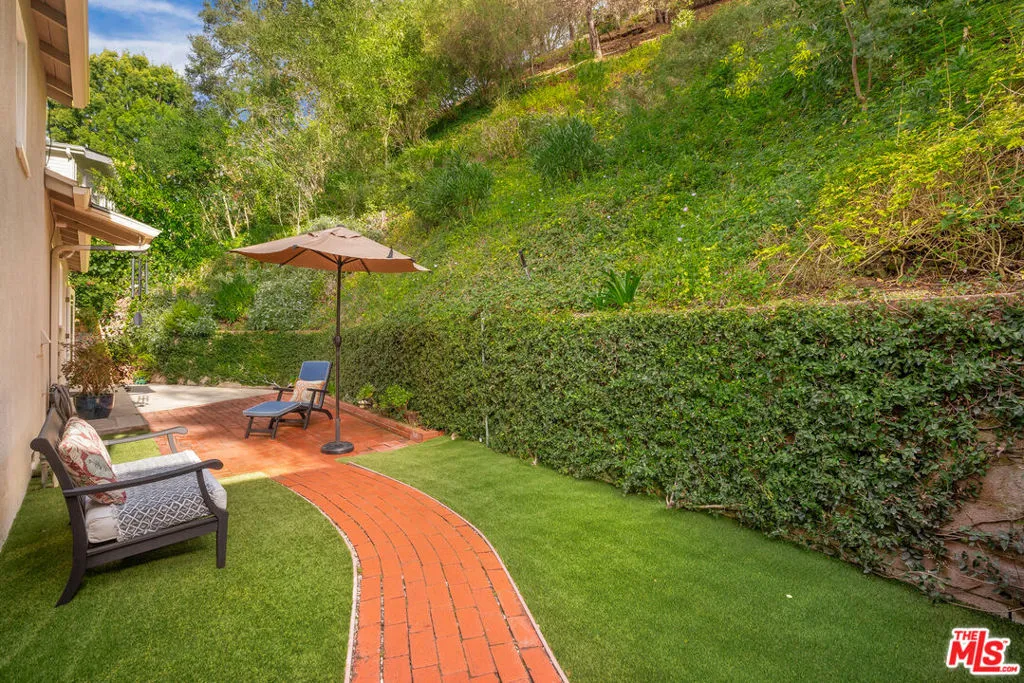 9720 Yoakum Drive, Beverly Hills, California 90210 home-pic-22