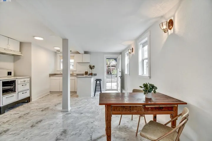 3268 Central Avenue, Alameda, California 94501-3109
