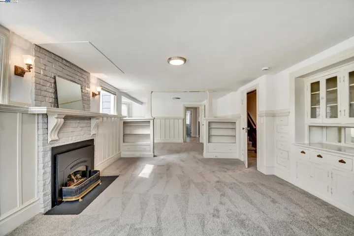3268 Central Avenue, Alameda, California 94501-3109