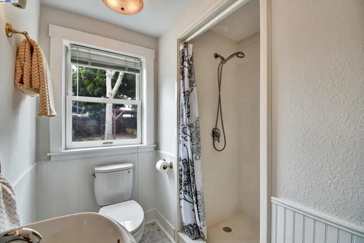 3268 Central Avenue, Alameda, California 94501-3109