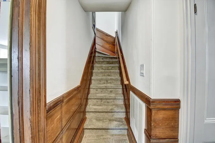 3268 Central Avenue, Alameda, California 94501-3109