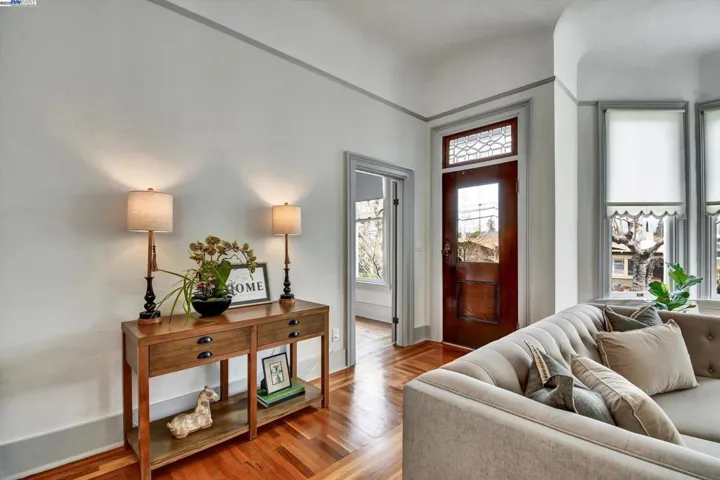 3268 Central Avenue, Alameda, California 94501-3109