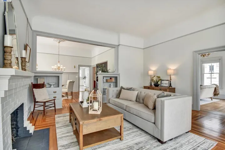 3268 Central Avenue, Alameda, California 94501-3109