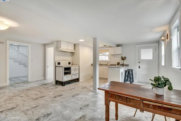 3268 Central Avenue, Alameda, California 94501-3109