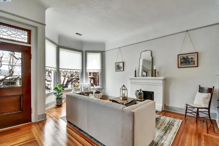 3268 Central Avenue, Alameda, California 94501-3109