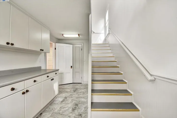 3268 Central Avenue, Alameda, California 94501-3109