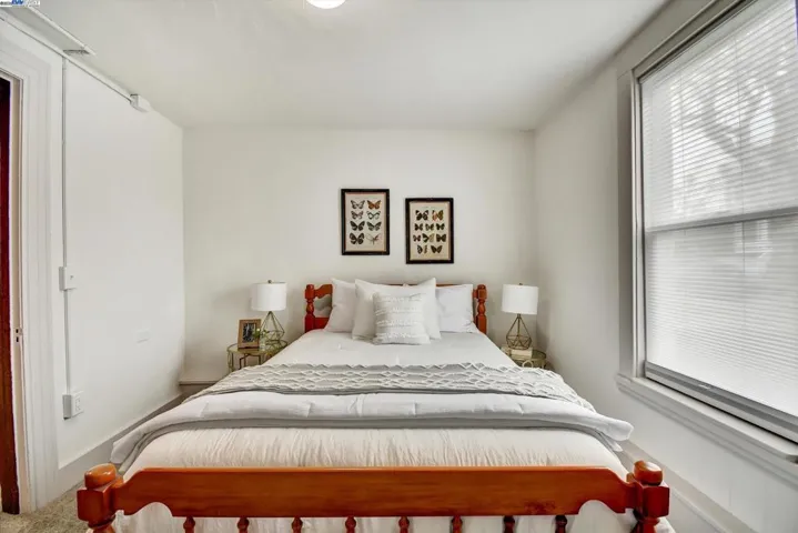 3268 Central Avenue, Alameda, California 94501-3109