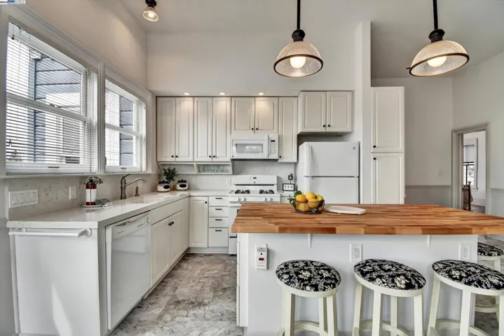 3268 Central Avenue, Alameda, California 94501-3109