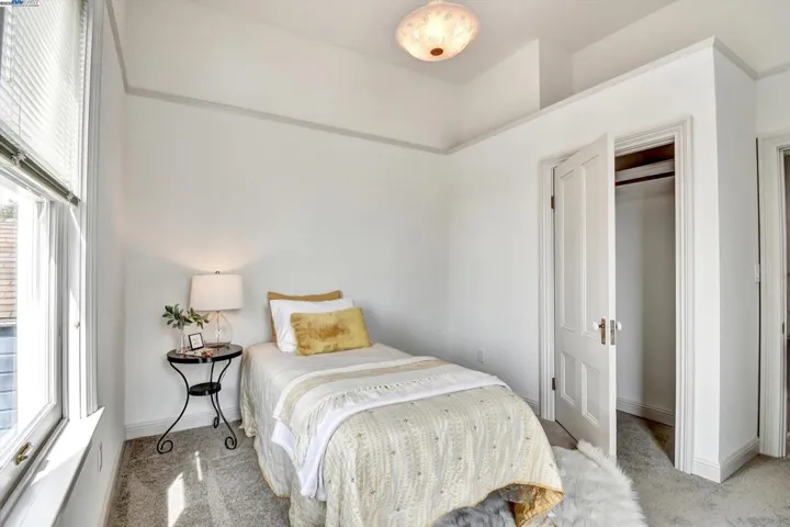 3268 Central Avenue, Alameda, California 94501-3109