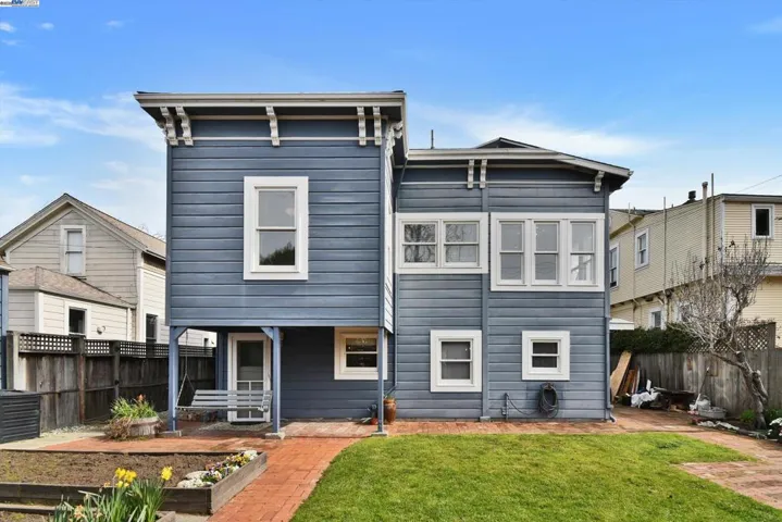 3268 Central Avenue, Alameda, California 94501-3109