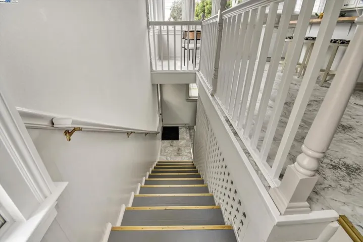 3268 Central Avenue, Alameda, California 94501-3109