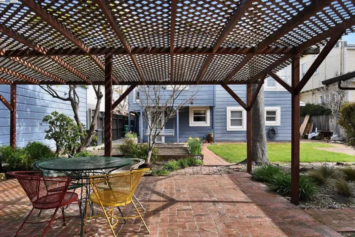 3268 Central Avenue, Alameda, California 94501-3109