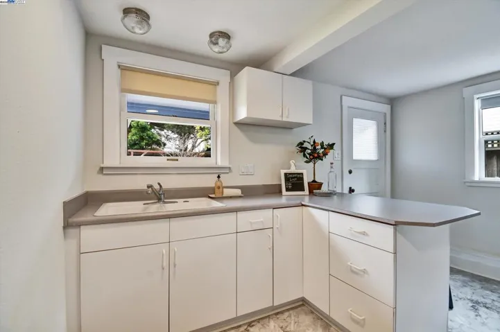 3268 Central Avenue, Alameda, California 94501-3109