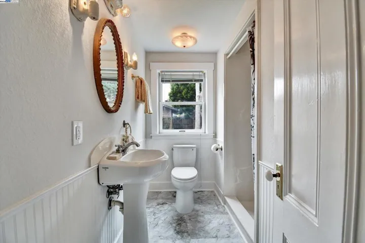 3268 Central Avenue, Alameda, California 94501-3109