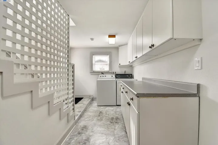3268 Central Avenue, Alameda, California 94501-3109