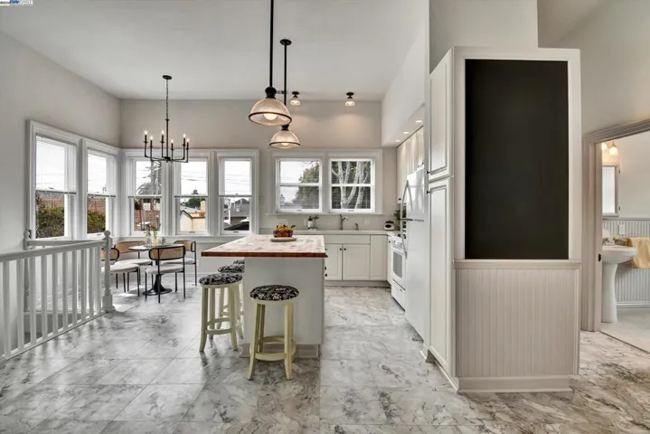 3268 Central Avenue, Alameda, California 94501-3109