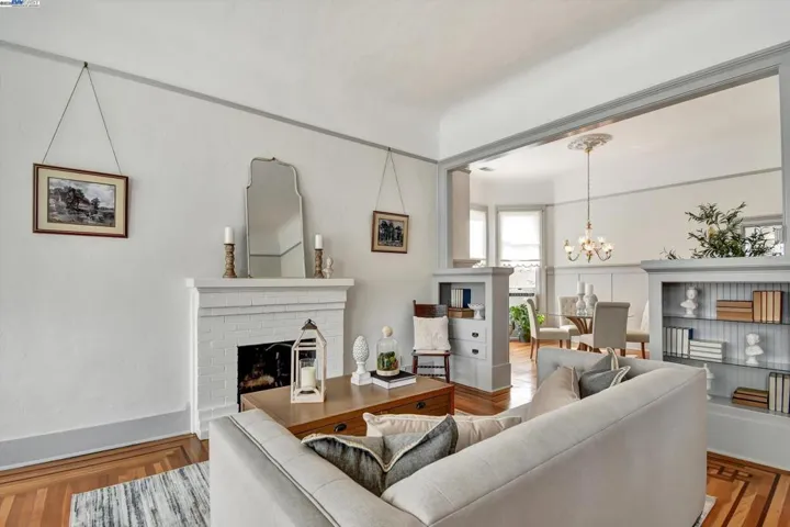 3268 Central Avenue, Alameda, California 94501-3109