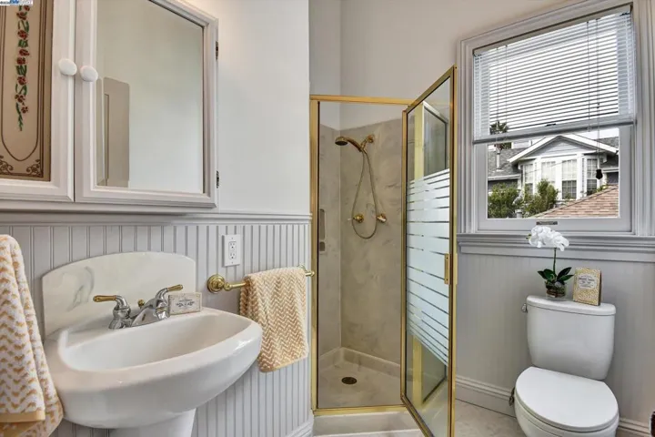 3268 Central Avenue, Alameda, California 94501-3109
