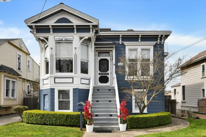 3268 Central Avenue, Alameda, California 94501-3109