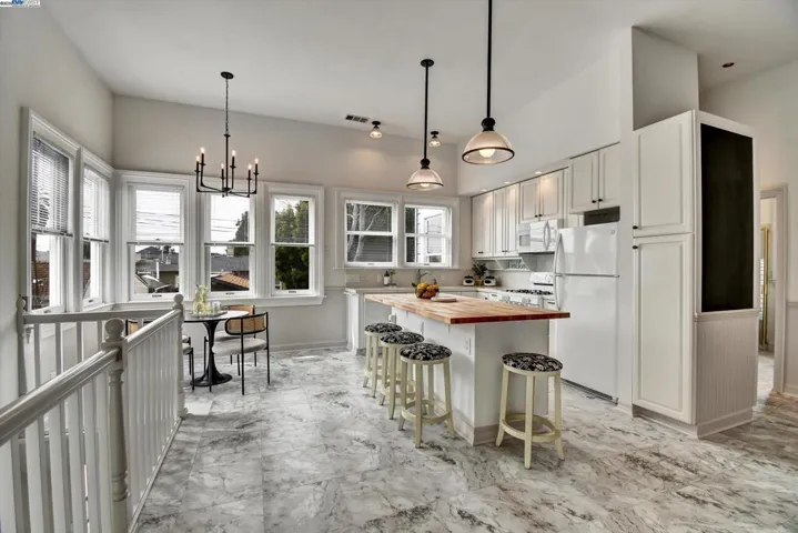3268 Central Avenue, Alameda, California 94501-3109