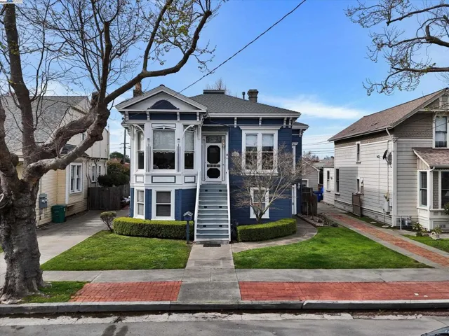 3268 Central Avenue, Alameda, California 94501-3109