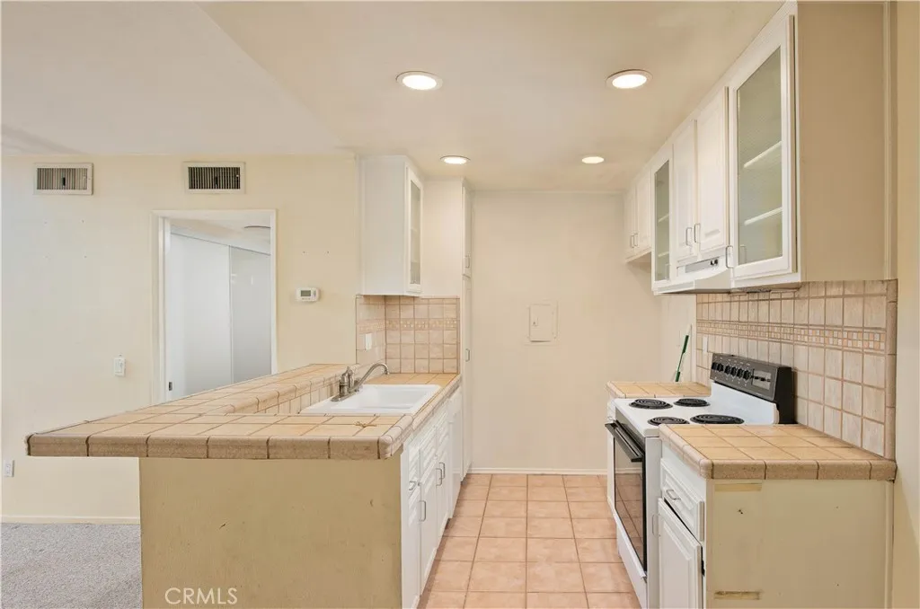 23515 Lyons Avenue 228, Valencia, California 91355 home-pic-4