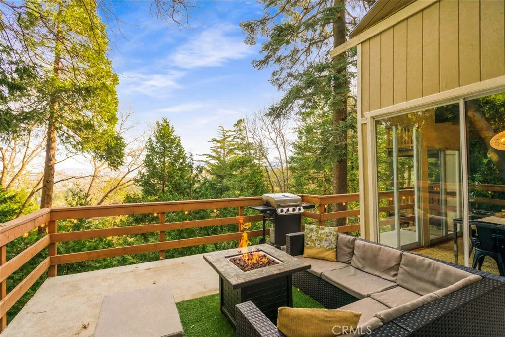 579 E Victoria Court, Lake Arrowhead, California 92352 home-pic-0