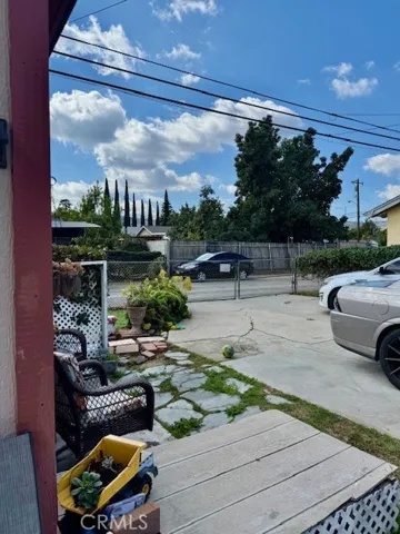 Alley access to backyard