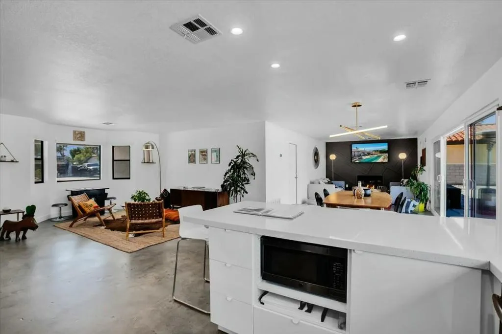 3010 E Verona Road, Palm Springs, California 92262 home-pic-9