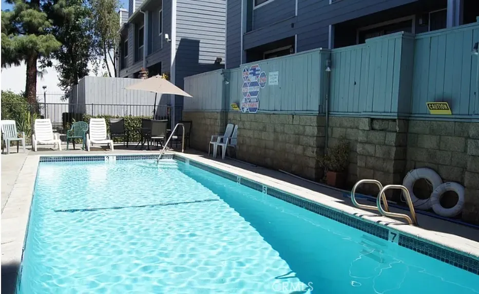 15113 Saticoy Street 2, Van Nuys, California 91405 home-pic-17