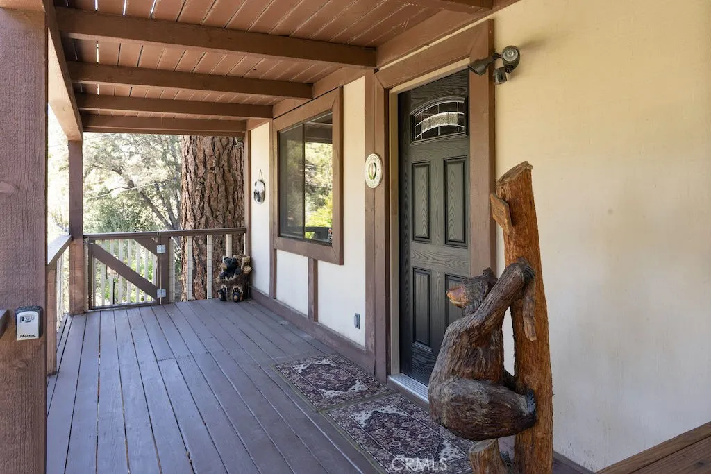 961 Villa Grove Avenue, Big Bear, California 92314 home-pic-2