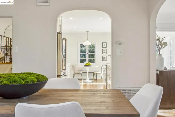 914 Glendome Cir, Oakland, California 94602