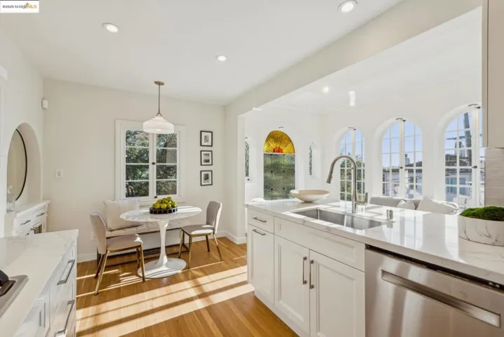 914 Glendome Cir, Oakland, California 94602