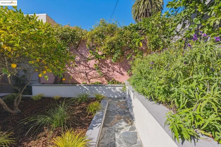 914 Glendome Cir, Oakland, California 94602