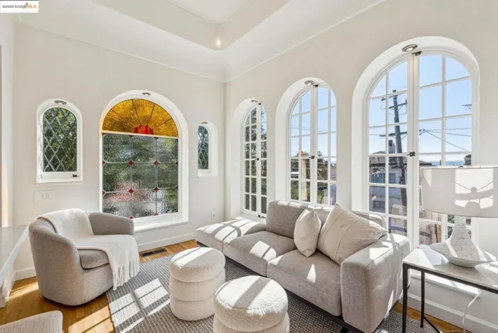 914 Glendome Cir, Oakland, California 94602