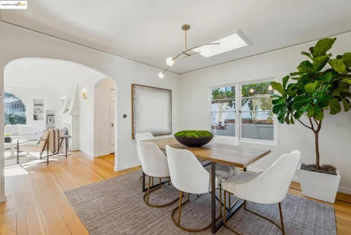 914 Glendome Cir, Oakland, California 94602