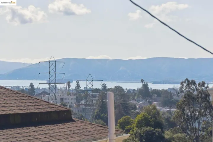 914 Glendome Cir, Oakland, California 94602