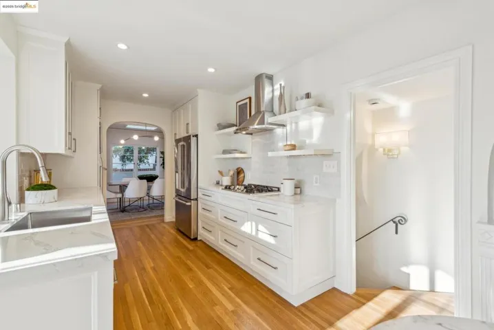 914 Glendome Cir, Oakland, California 94602