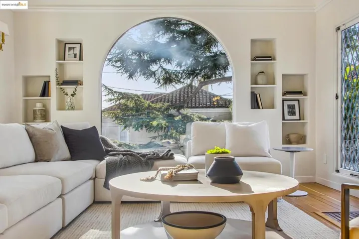 914 Glendome Cir, Oakland, California 94602