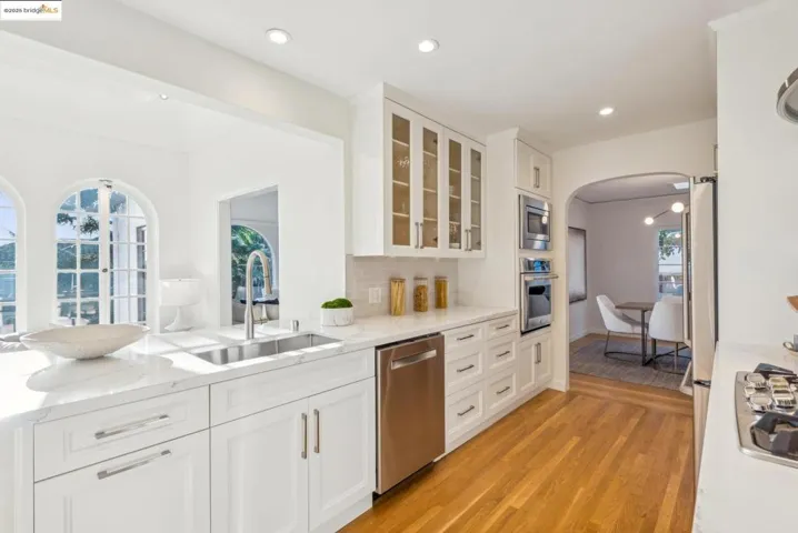 914 Glendome Cir, Oakland, California 94602