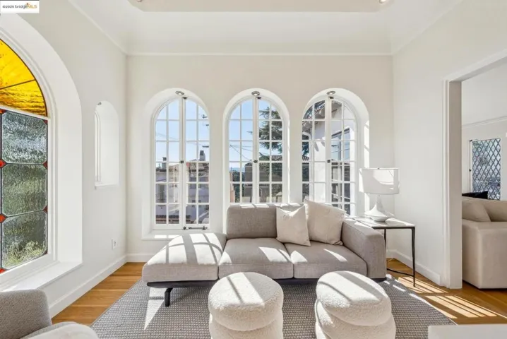 914 Glendome Cir, Oakland, California 94602