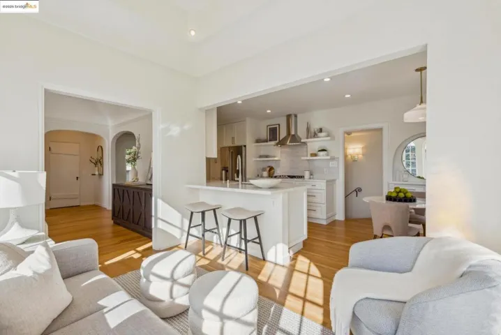 914 Glendome Cir, Oakland, California 94602