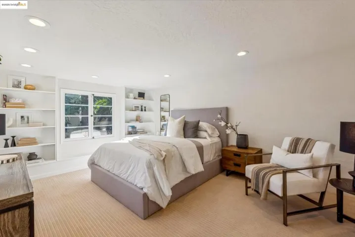914 Glendome Cir, Oakland, California 94602