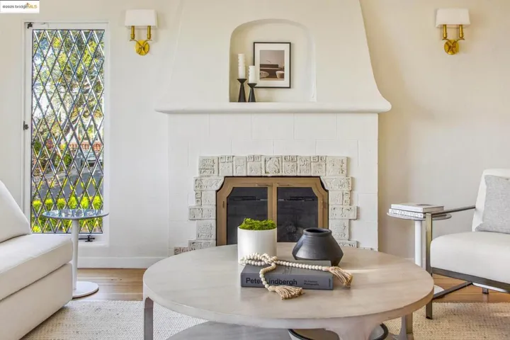 914 Glendome Cir, Oakland, California 94602