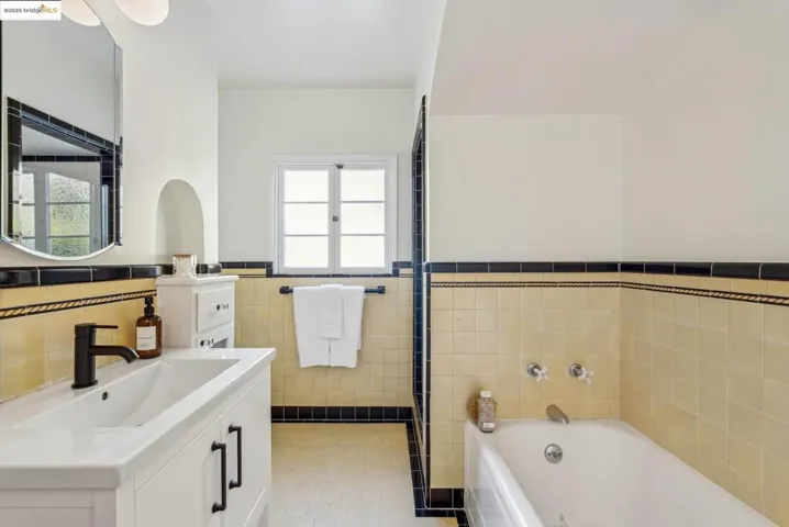 914 Glendome Cir, Oakland, California 94602